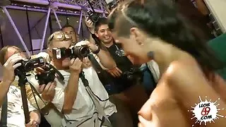 Brunetki uprawiają seks oralny. filmy xxx darmowe