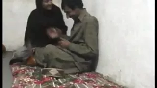 Pokojówka koresponduje xxx darmowe filmy erotyczne z zakochaną parą.