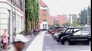 Bezczelny darmowe filmy potno sąsiad zaprowadził dziewczynę do łóżka.