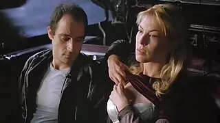 Dwóch lekarzy pieprzy pacjenta z xxx zadarmo nimfomanią we wszystkie dziury.