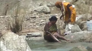 Kelnerka darmowy sex xxx daje nieznajomemu.