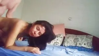 Dziewczyna rozkłada nogi darmowe pornoski przed facetem.