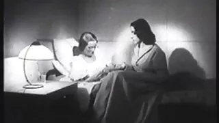 Hazel darmowe oorno Grace bawi się przed reżyserem.