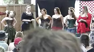 Trinity st. Claire ssie męża i jego przyjaciół. filmy xxx darmowe