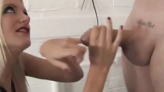 Biały facet zaspokaja czarną ciasna cipka xxx kobietę.