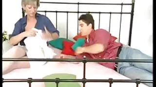 Student pieprzy darmowe pprno się z nauczycielem na pięć na egzaminie.